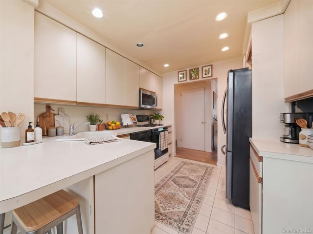 2 Bixley Drive, New Hyde Park, NY 11040