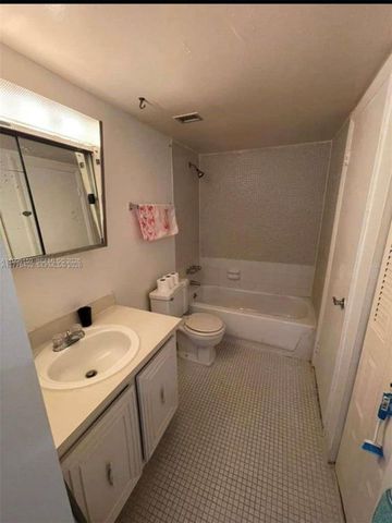 496 NW 165th St Rd D-611, Miami, FL 33169