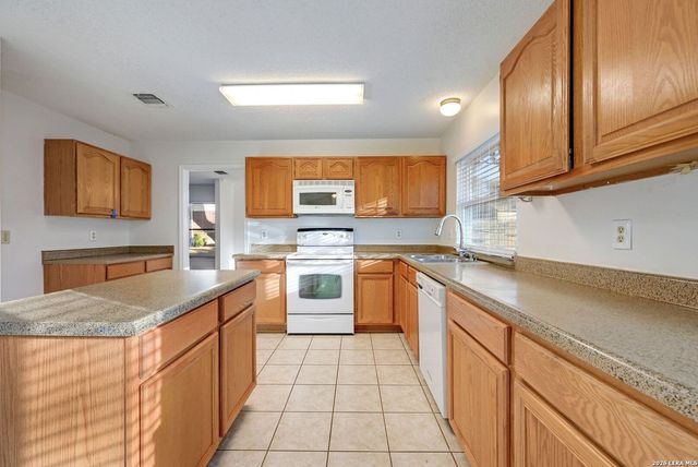 11206 Woodridge Forest, San Antonio, TX 78249