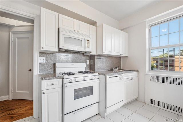 45 Popham Road 5L, Scarsdale, NY 10583