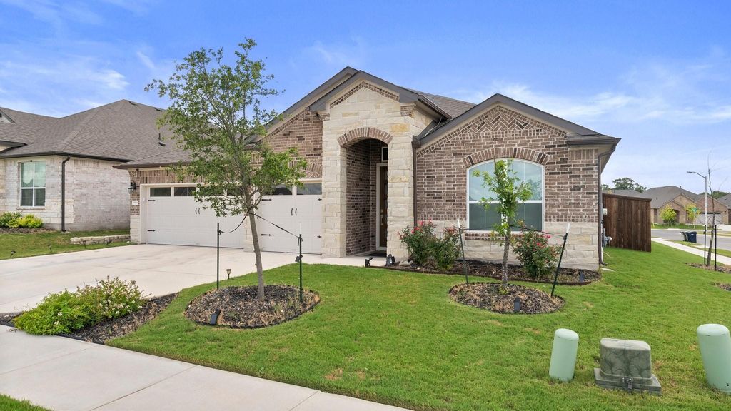 1904 Jay Bird LN, Leander, TX 78641