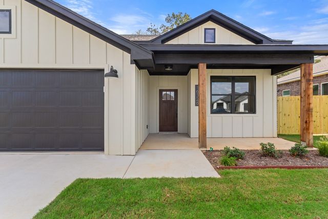 16326 Crossing Circle, Lindale, TX 75771