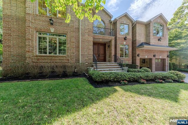 186 Hickory Lane, Closter, NJ 07624