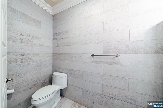 186 Hickory Lane, Closter, NJ 07624