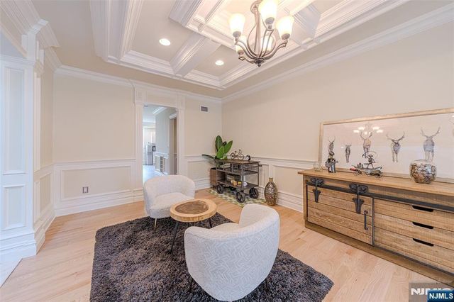 186 Hickory Lane, Closter, NJ 07624