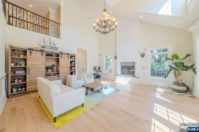 186 Hickory Lane, Closter, NJ 07624