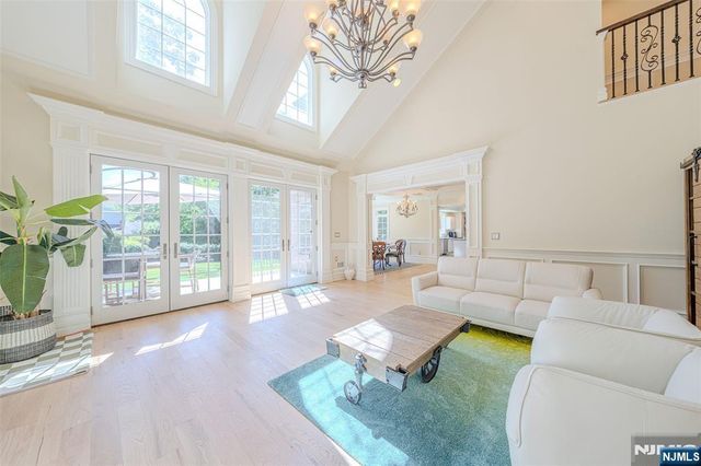 186 Hickory Lane, Closter, NJ 07624