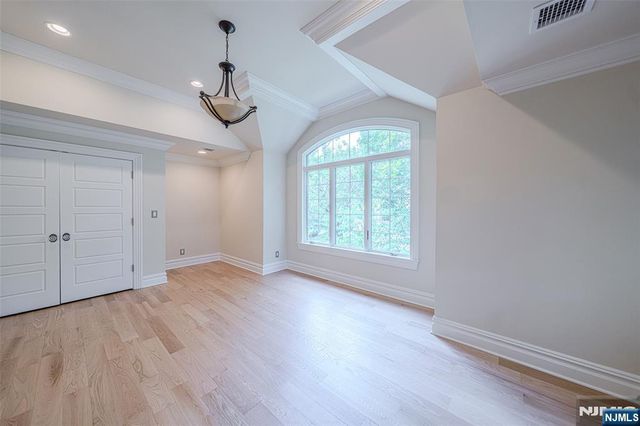 186 Hickory Lane, Closter, NJ 07624