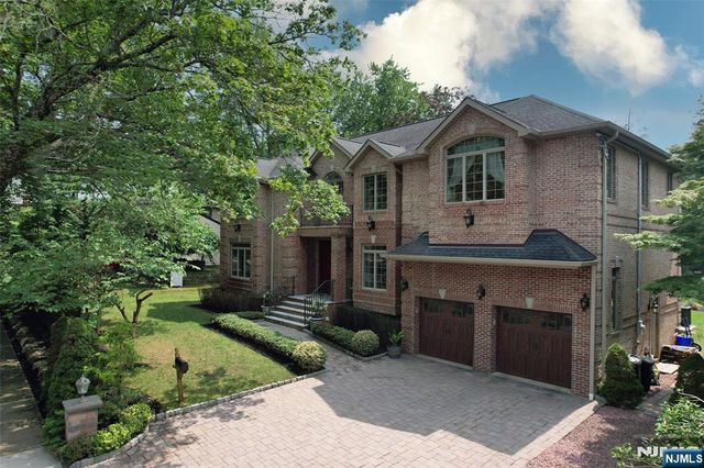 186 Hickory Lane, Closter, NJ 07624