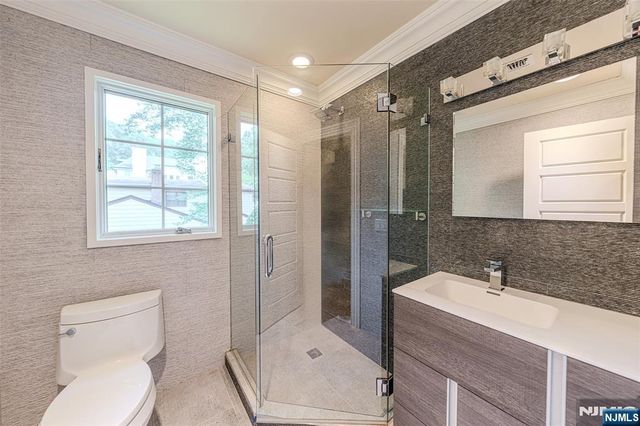 186 Hickory Lane, Closter, NJ 07624