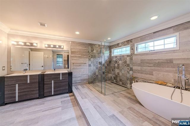 186 Hickory Lane, Closter, NJ 07624