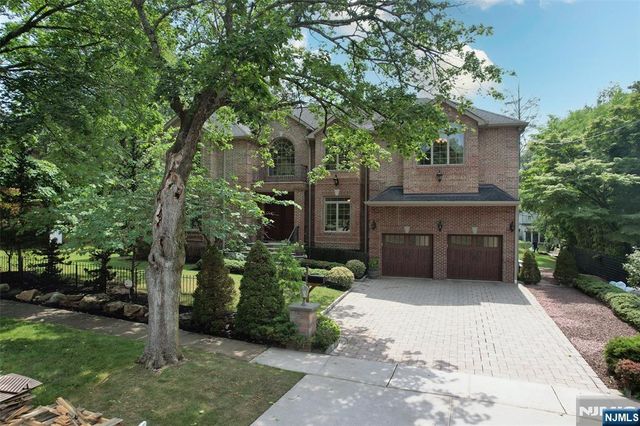 186 Hickory Lane, Closter, NJ 07624