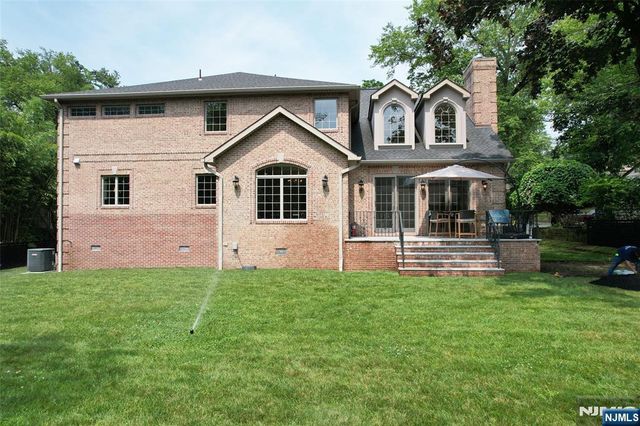 186 Hickory Lane, Closter, NJ 07624