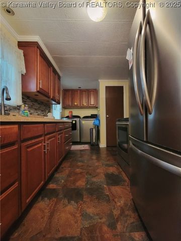 1216 Kanawha Street, Hansford, WV 25103