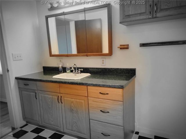 1216 Kanawha Street, Hansford, WV 25103