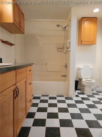 1216 Kanawha Street, Hansford, WV 25103