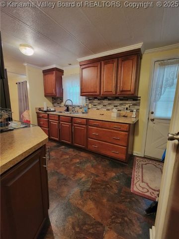 1216 Kanawha Street, Hansford, WV 25103