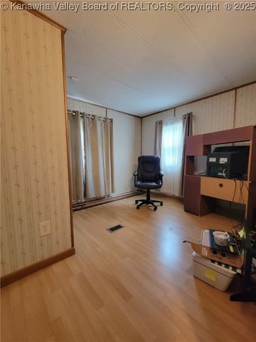 1216 Kanawha Street, Hansford, WV 25103