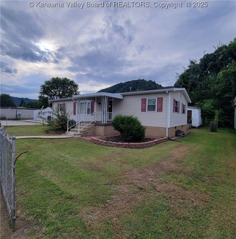 1216 Kanawha Street, Hansford, WV 25103