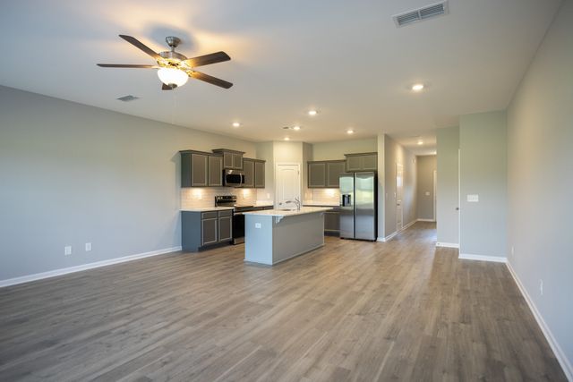 5740 Cloverwood Dr, Rockvale, TN 37153