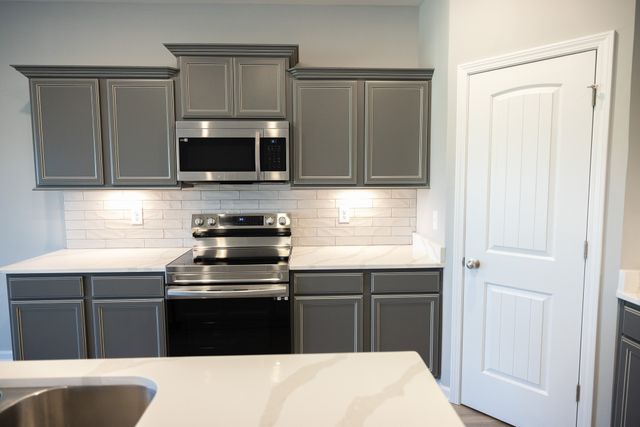 5740 Cloverwood Dr, Rockvale, TN 37153