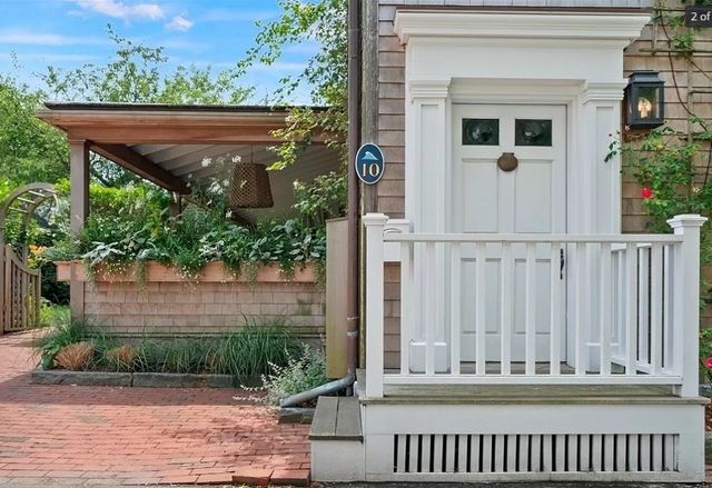 10 Lyon Street, Nantucket, MA 02554