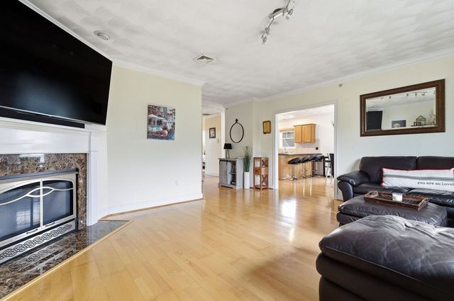 200 Roger Williams Ave 205, East Providence, RI 02916