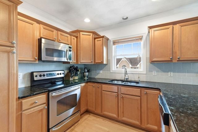 200 Roger Williams Ave 205, East Providence, RI 02916