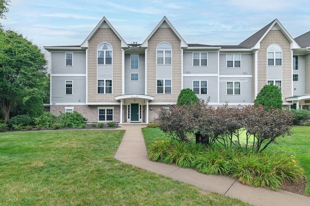 200 Roger Williams Ave 205, East Providence, RI 02916