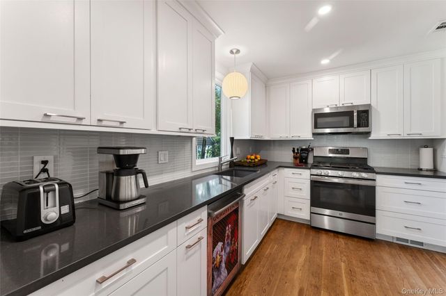 5 Coralyn Road, Scarsdale, NY 10583