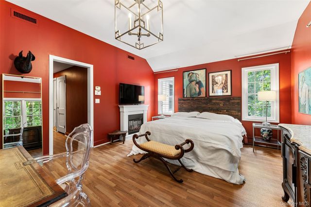 5 Coralyn Road, Scarsdale, NY 10583