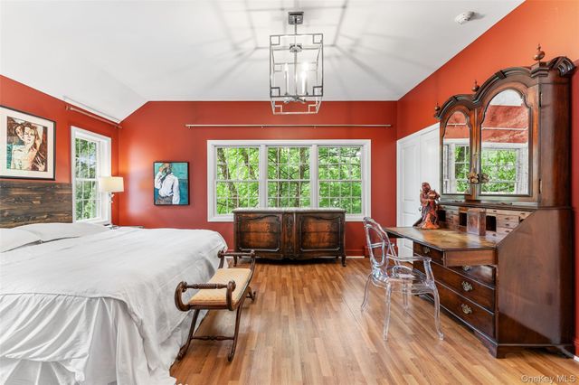 5 Coralyn Road, Scarsdale, NY 10583