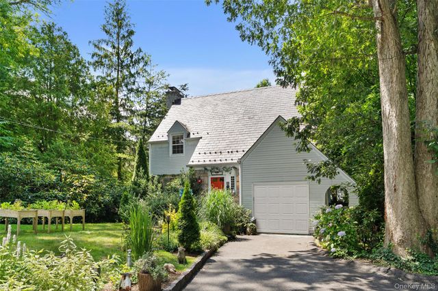 5 Coralyn Road, Scarsdale, NY 10583