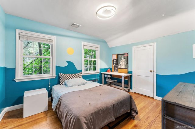 5 Coralyn Road, Scarsdale, NY 10583