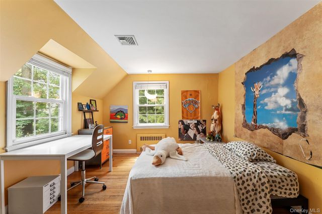 5 Coralyn Road, Scarsdale, NY 10583