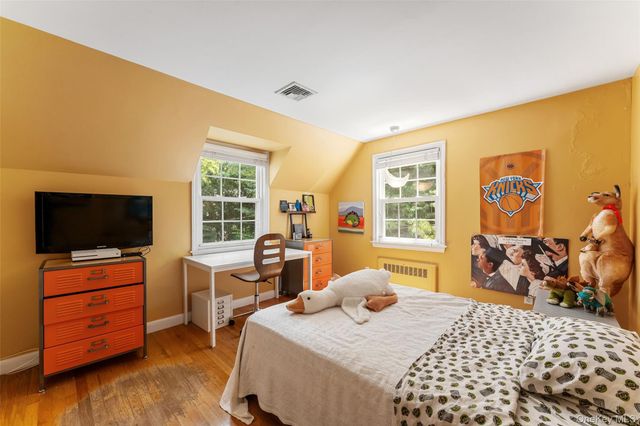 5 Coralyn Road, Scarsdale, NY 10583