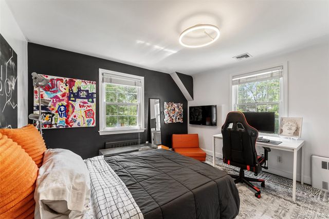 5 Coralyn Road, Scarsdale, NY 10583