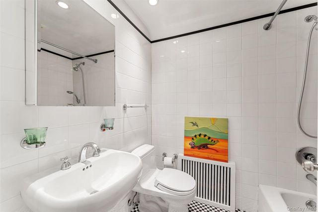 5 Coralyn Road, Scarsdale, NY 10583