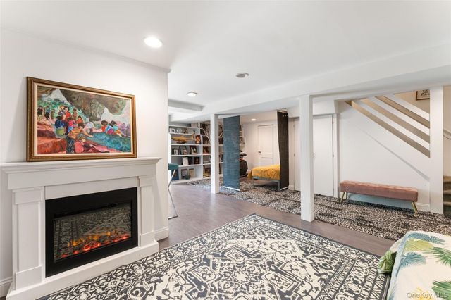 5 Coralyn Road, Scarsdale, NY 10583