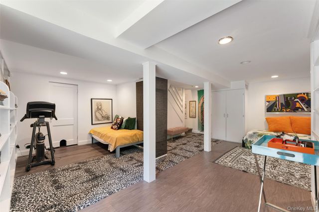 5 Coralyn Road, Scarsdale, NY 10583