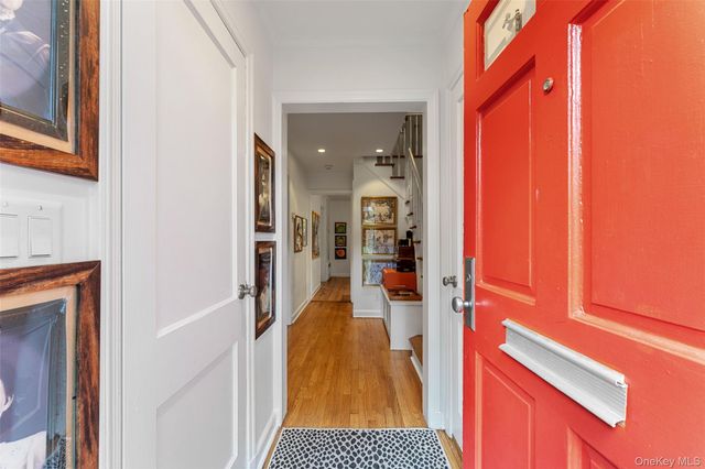 5 Coralyn Road, Scarsdale, NY 10583