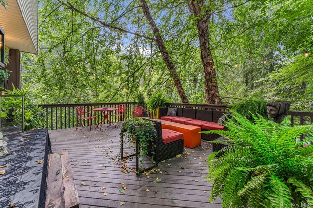 5 Coralyn Road, Scarsdale, NY 10583