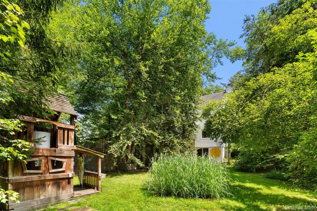 5 Coralyn Road, Scarsdale, NY 10583