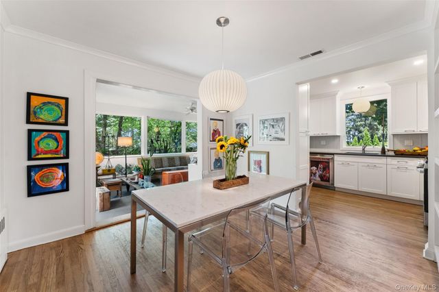 5 Coralyn Road, Scarsdale, NY 10583