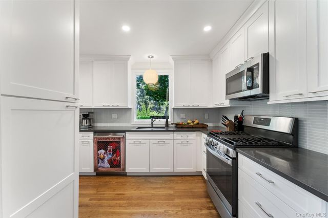 5 Coralyn Road, Scarsdale, NY 10583