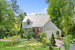 5 Coralyn Road, Scarsdale, NY 10583