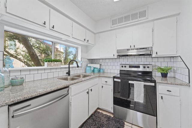 10855 Meadowglen Lane 1131, Houston, TX 77042