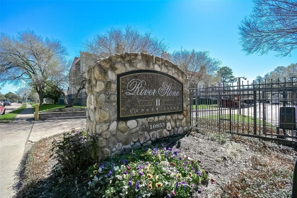 10855 Meadowglen Lane 1131, Houston, TX 77042