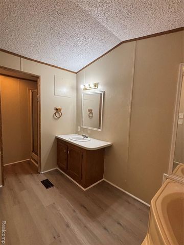 1478 Coachlight Lot 68, Flint, MI 48532