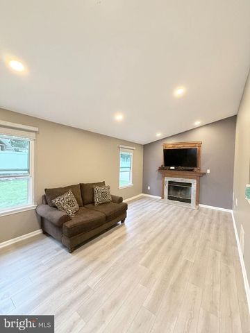 1322 BRADFORD LN, Bensalem, PA 19020